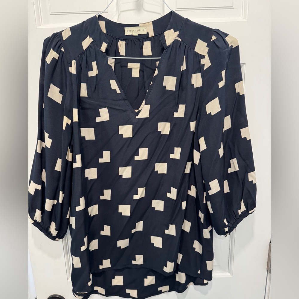 Annie Griffin size 10 Silk top